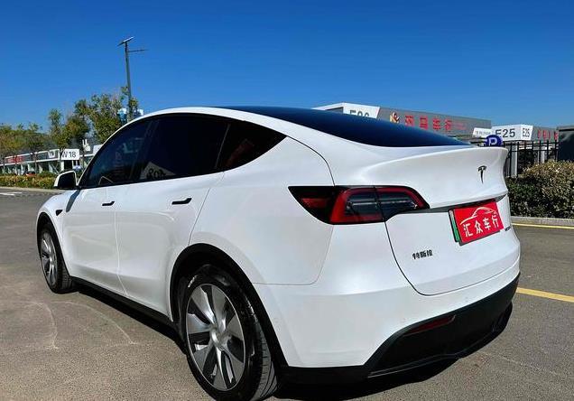 不到18万的特斯拉Model Y 2021款，白色仅3.7万公里！