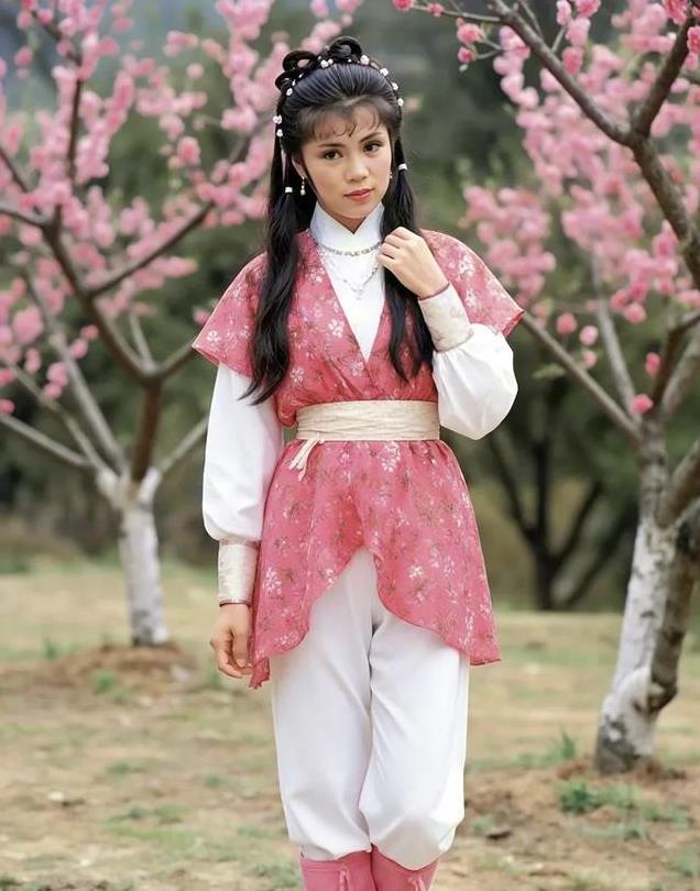 灵动俏黄蓉，甜美映人心—翁美玲