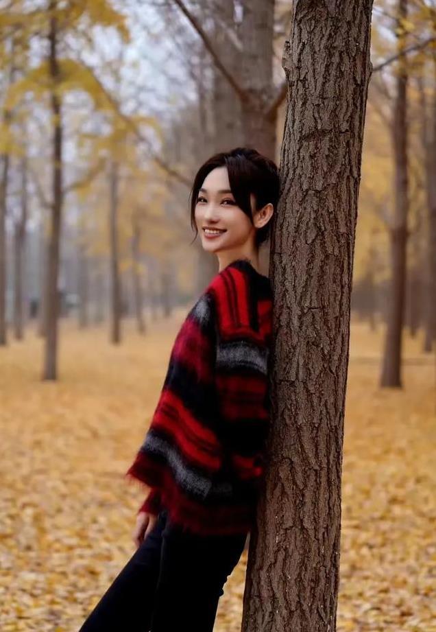 蓝羽，最美主持人，中国传媒大学校花，今天晚上金鸡奖和大家见面
