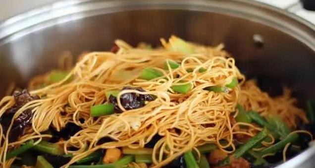 河南老式“蒸卤面”的做法，色香味俱全，赶快学起来吧
