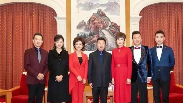 21岁进央视，爷爷外公都是名人，工作30年零失误，高挑漂亮又优秀