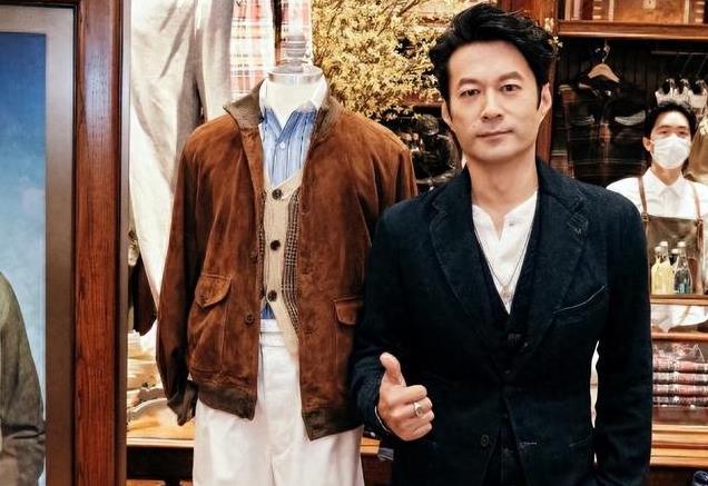 谭凯：因演技太好被误认为是日本人，51岁仍未婚，和老母相依为命
