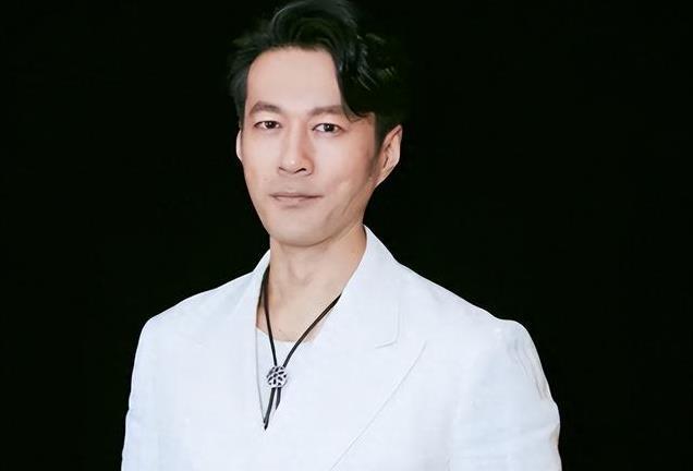 谭凯：因演技太好被误认为是日本人，51岁仍未婚，和老母相依为命