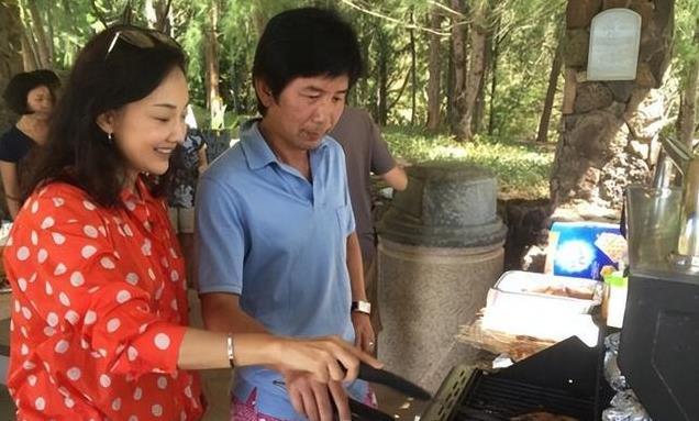 演员牛莉：是运动冠军也是小品女王，嫁给普通丈夫很知足