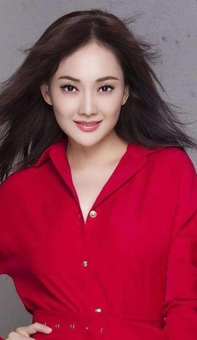 演员牛莉：是运动冠军也是小品女王，嫁给普通丈夫很知足