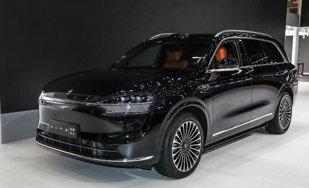 到底是谁在买问界M9？是想买路虎揽胜又买不起的人吗？
