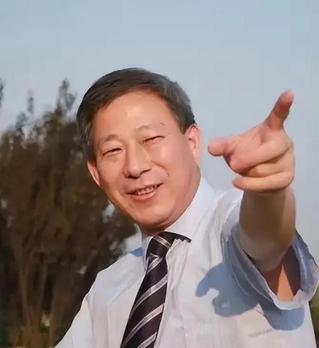 严介和大胆叫板李嘉诚：严介和的“狂”成就商业传奇