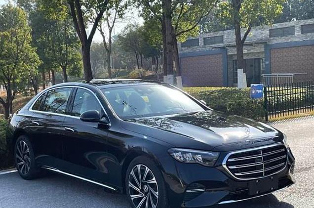 奔驰E级价格“跳水”！入门版直降12万，一个月热销16803辆