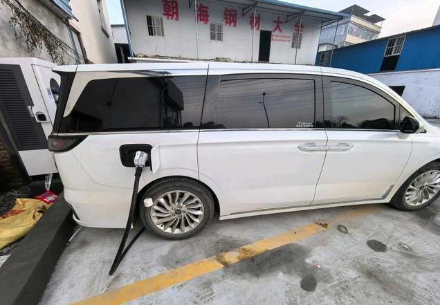 驾驶岚图梦想家返程舒服感满满
