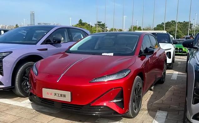 红旗天工05实车曝光！轴距2900mm，竟无仪表盘！价格或低于20万！
