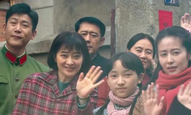50岁梅婷演20岁少女皱纹明显、皮肤松弛！网友：一大把年纪硬装嫩