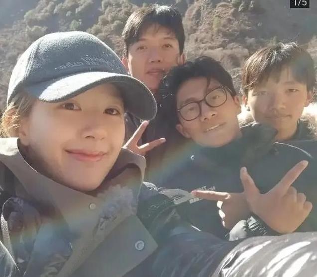 赵露思身穿藏服亮相川西，亲赴藏区关爱儿童教育，公益行动引热议