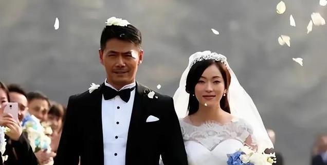 邵兵儿子20岁惊艳韩国！颜值超高似漫画男神，演技也逐渐获认可