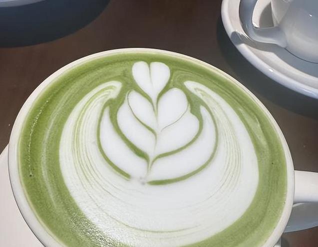 抹茶豆乳拿铁：传统与现代的完美结合，享受美味的同时滋养身体！