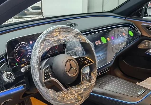 奔驰E级2024款：低里程豪华二手车，性能与舒适的完美结合！
