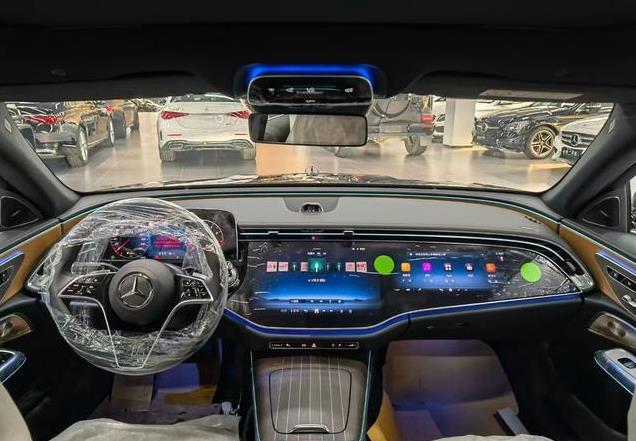 奔驰E级2024款：低里程豪华二手车，性能与舒适的完美结合！