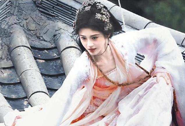 《万花世界》阵容揭晓!鞠婧祎联手赵一龙,男主颜值成焦点!