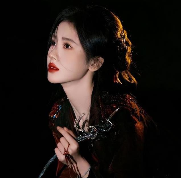 《万花世界》阵容揭晓!鞠婧祎联手赵一龙,男主颜值成焦点!