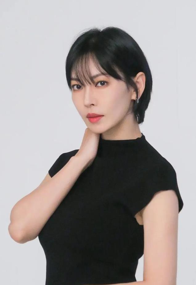 金素妍：从富贵家庭到真爱嫁给小演员，勇敢追求爱情的完美女神！