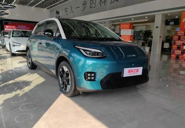 比海鸥大一圈！广汽埃安UT正式上市，6.98万起性价比超高！
