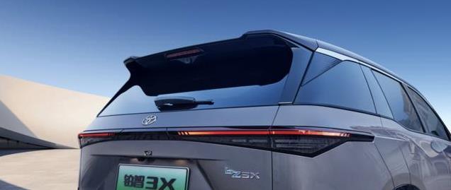 10万起买丰田bZ3X电动SUV，外观时尚动力强大，真的值得吗？