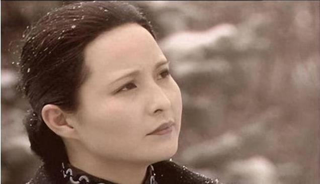 《上海一家人》重播33年，若男未嫁黑皮，究竟为何让人心有不甘？