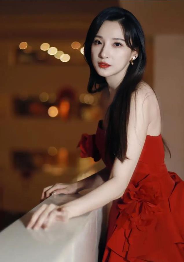 马凡舒：优雅与智慧并存，控场能力惊艳，未来主持界的璀璨之星