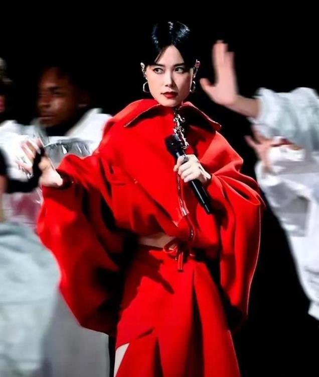 李宇春：从《超级女声》到全能艺人，如何成就华语乐坛天后？