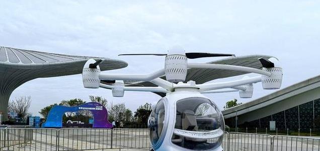 未来感拉满，空中飞行器炫酷首秀，智能安保黑科技护航世运会_新闻看看