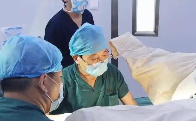 蹲厕所玩手机害惨多少人？混合痔找上门，治好只需这几招
