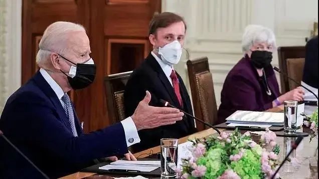 晚报|中方回应日美联合声明、美舰跟拍中国航母…