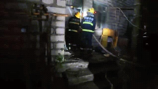 藤县火灾3名死者疑为游玩学生 消防安全警钟长鸣