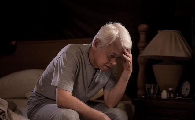 心脏最怕的不是熬夜，医生揭秘三件事，件件都在偷走健康