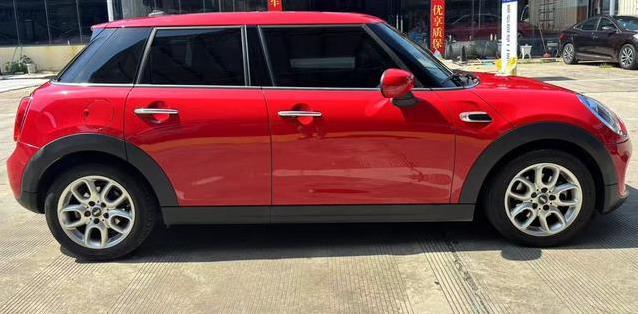 10万入手MINI，时尚街头炸场，省油又保值？