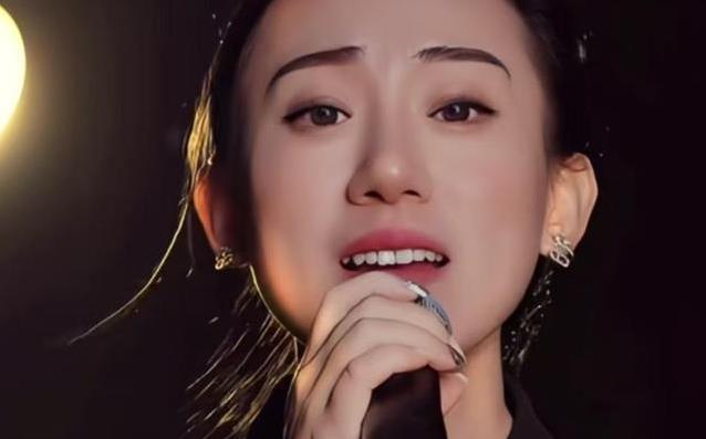 春晚爆红一夜成名，丫蛋为爱连结两婚，如今县城舞台谋生路