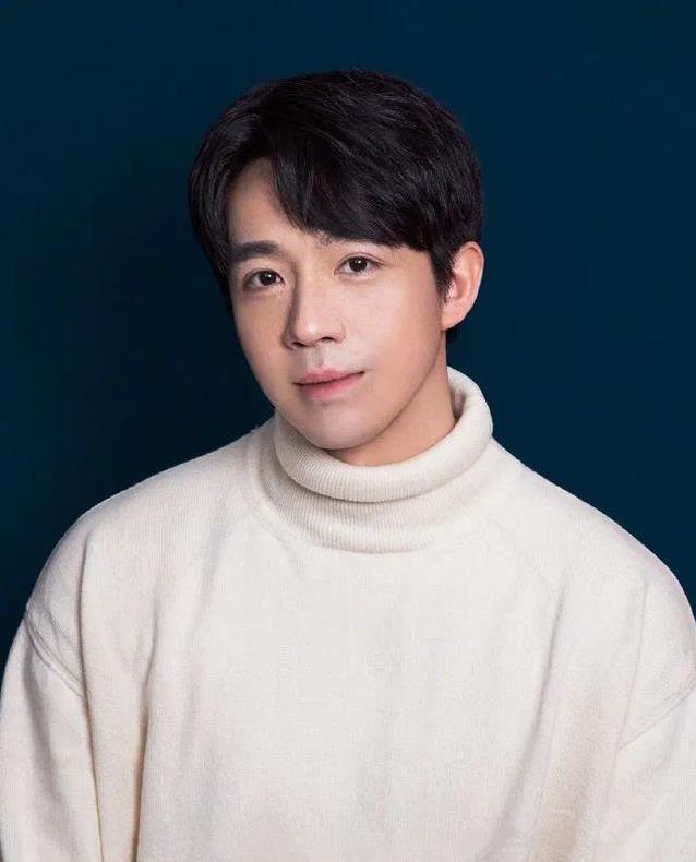 俞灏明晒钻戒甜炸全网，王晓晨是他最终归宿？婚讯何时官宣