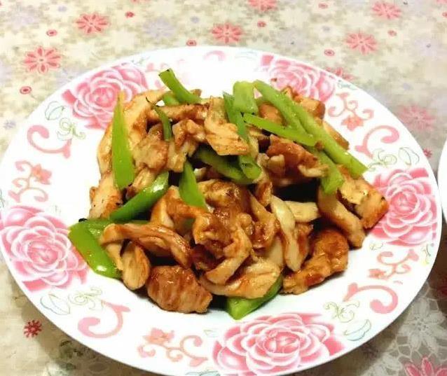 鸡胸肉秒变下饭神器，蚝油青椒鸡柳香到爆，学会后家人抢着吃
