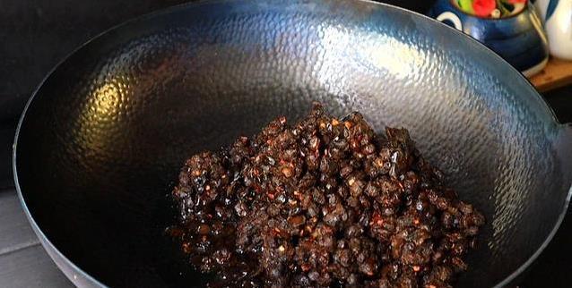 豆豉酱香翻全家，夹馍拌面都上瘾，你家厨房缺这味？