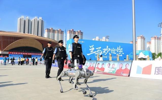 无人机巡空机器狗护道，兰州马拉松安保有多牛？