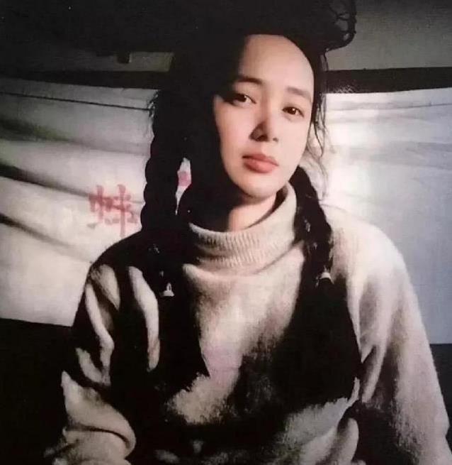 蒋雯丽婚姻风波不断，养女小凡成关键转折，32年幸福结局如何？