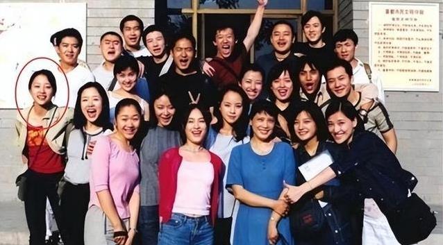 爷爷是电影泰斗，丈夫是北电院长，她却靠演技闯出一片天
