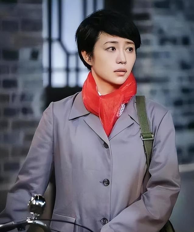 爷爷是电影泰斗，丈夫是北电院长，她却靠演技闯出一片天