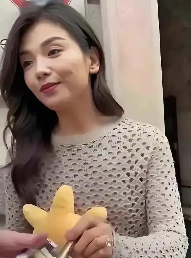 刘涛素颜照刷屏：卸妆后惊变邻家妹，真美还是假美？