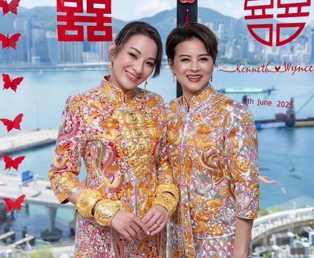 12年恋爱终成正果，星二代婚礼金光闪闪，妈妈感动到哭了？