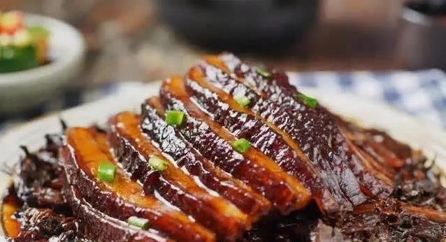 邻居闻香来敲门，梅菜扣肉3招做，软糯下饭全家抢
