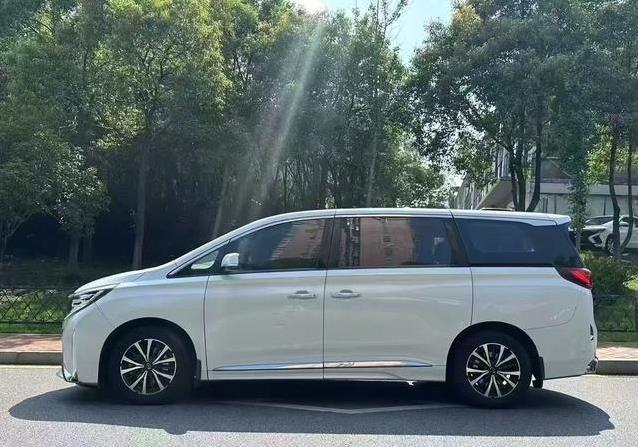 11.88万买传祺M8，家用商用都顶尖，值不值？