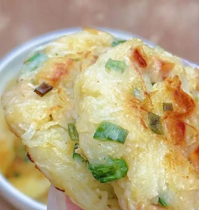 家常白萝卜秒变抢手菜，香煎萝卜饼全家抢着吃，你试过没？