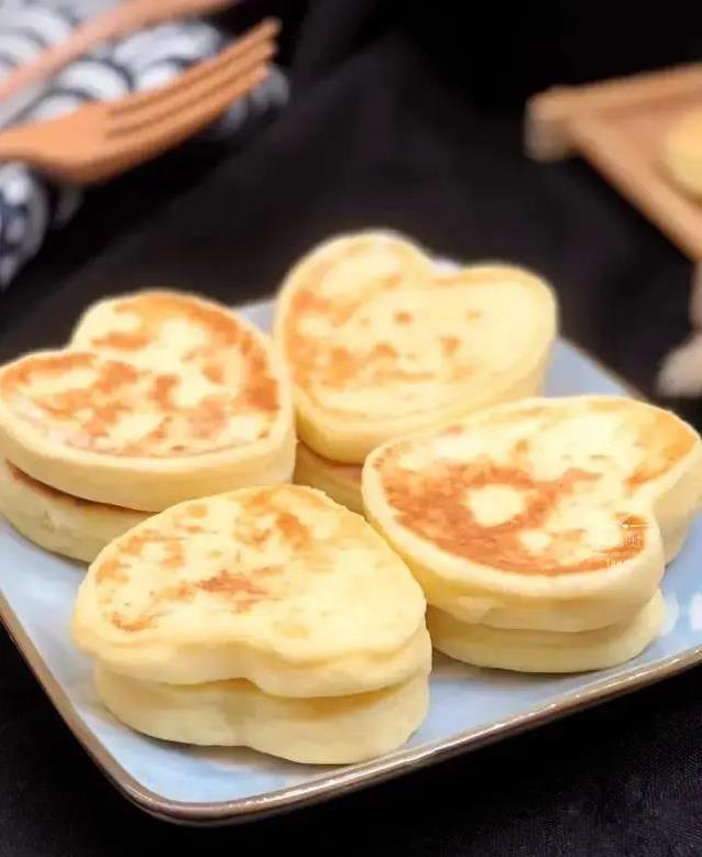 孩子抢着吃的小饼，山药一蒸一烙，20分钟出锅比面包香