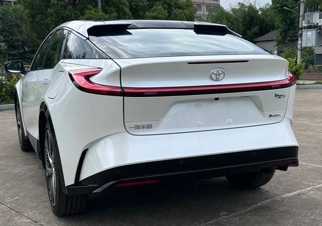 丰田放大招13万纯电SUV，安全智能全拉满，国产车压力大？