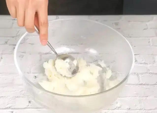 孩子抢着吃的小饼，山药一蒸一烙，20分钟出锅比面包香